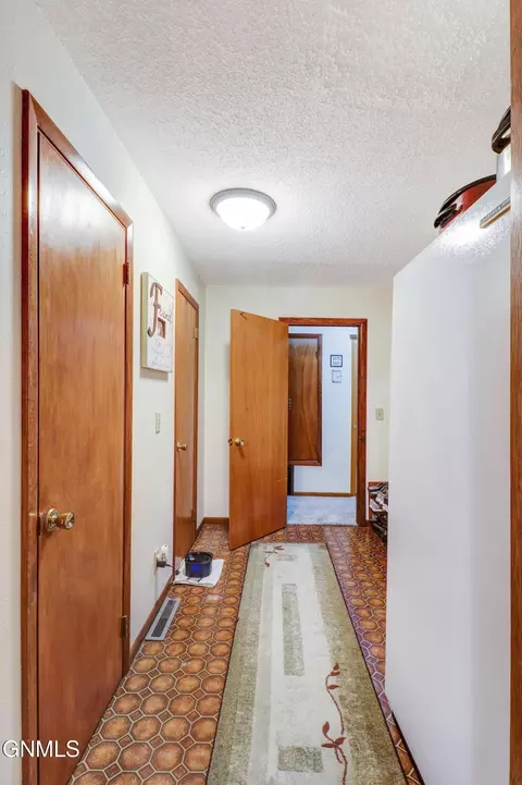 Entry Way - 906 16th Ave W, Williston, ND 58801 photo 3 of 4