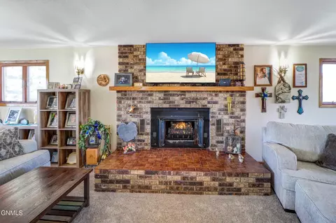 Living - 906 16th Ave W, Williston, ND 58801 photo 5 of 5
