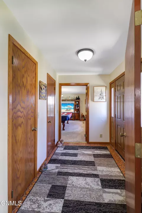 Entry Way - 906 16th Ave W, Williston, ND 58801 photo 2 of 4