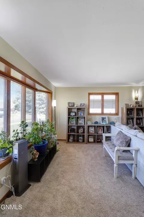 Living - 906 16th Ave W, Williston, ND 58801 photo 1 of 5