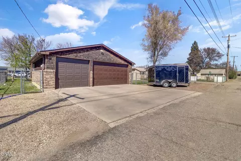 Exterior - 906 16th Ave W, Williston, ND 58801 photo 5 of 9
