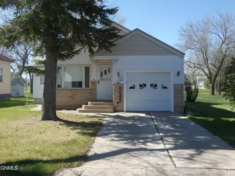 608 2nd St S, Strasburg, ND 58573