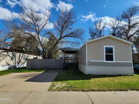 4409 Patriot Dr, Bismarck, ND 58503