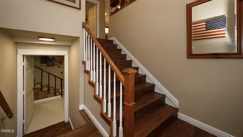 Entry Way - 818 Mannhaven St, Hazen, ND 58545 photo 1 of 1