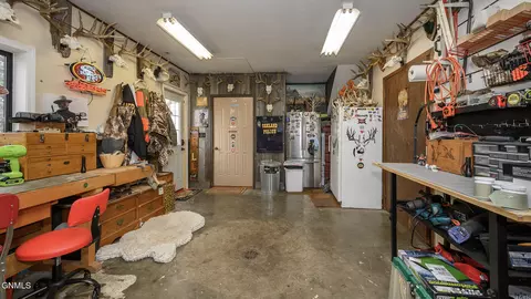 Exterior - 818 Mannhaven St, Hazen, ND 58545 photo 2 of 2