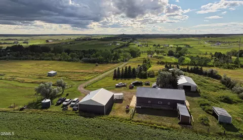 3720 Roughrider Ln N, Mandan, ND 58554