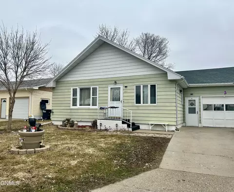 311 Walnut St, Turtle Lake, ND 58575
