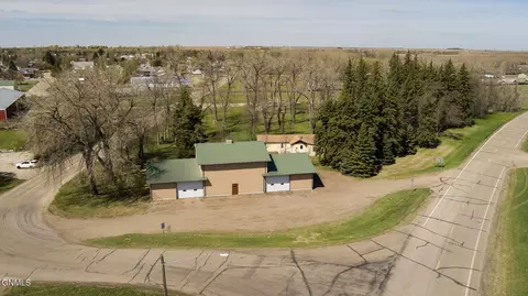 97 Prairie View Ave, Underwood, ND 58576