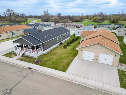 1613 Deerfield Rd SE, Mandan, ND 58554