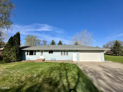 503 Sayler St, Underwood, ND 58576
