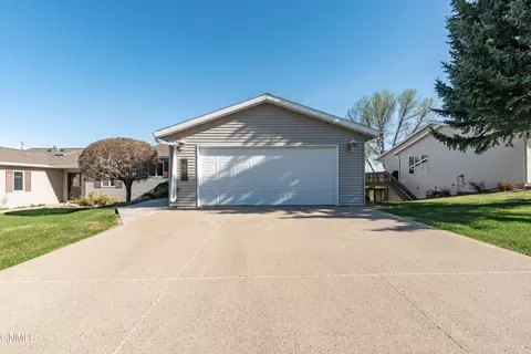 3418 Rocky Point Ln, Bismarck, ND 58503