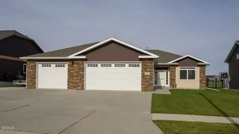 4910 Hudson St, Bismarck, ND 58503