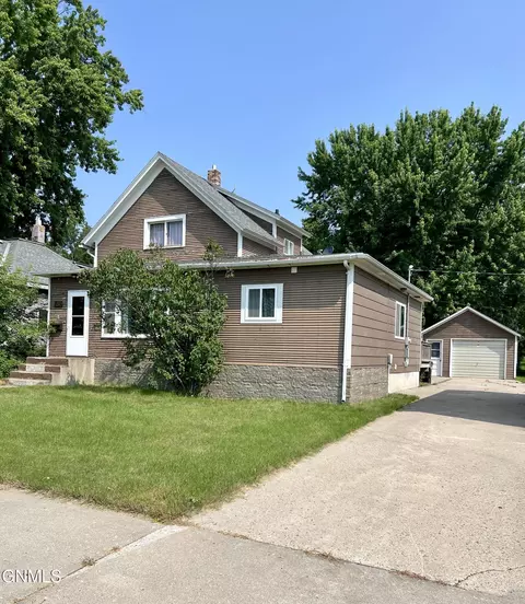 450 7th St NW, Valley City, ND 58072