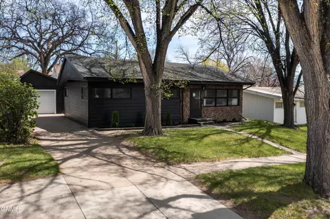 1227 N 14th St N, Bismarck, ND 58501