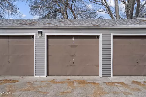 Exterior - 2986 Warwick Loop, Bismarck, ND 58504 photo 3 of 3