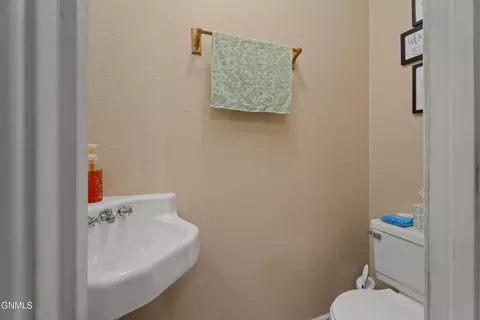 Bath - 2986 Warwick Loop, Bismarck, ND 58504 photo 3 of 3