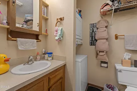 Bath - 2986 Warwick Loop, Bismarck, ND 58504 photo 2 of 3