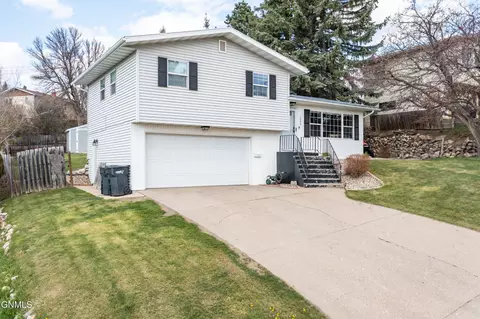Exterior - 1002 3rd St NW, Mandan, ND 58554 photo 2 of 10