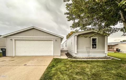 5039 Redcoat Dr, Bismarck, ND 58503