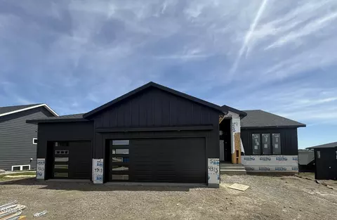 4315 Elk Ridge Dr, Bismarck, ND 58503