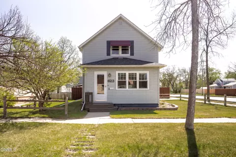 623 8th Ave SE, Jamestown, ND 58401