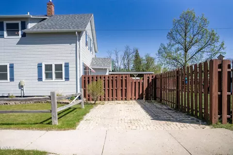 Exterior - 623 8th Ave SE, Jamestown, ND 58401 photo 3 of 4