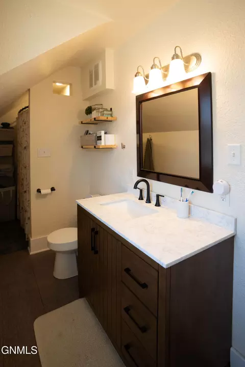 Bath - 623 8th Ave SE, Jamestown, ND 58401 photo 1 of 3