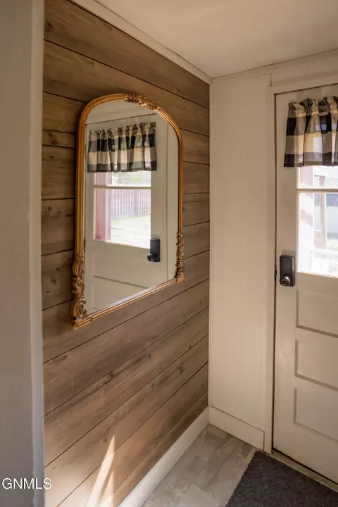 Entry Way - 623 8th Ave SE, Jamestown, ND 58401 photo 1 of 3