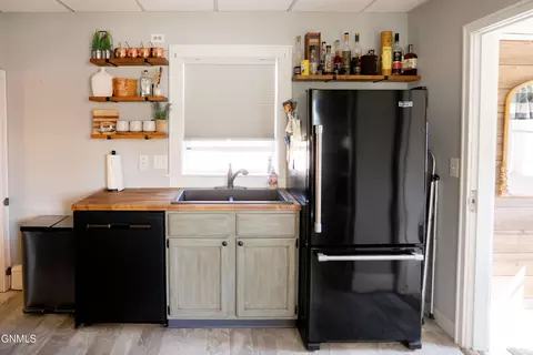 Kitchen - 623 8th Ave SE, Jamestown, ND 58401 photo 2 of 4