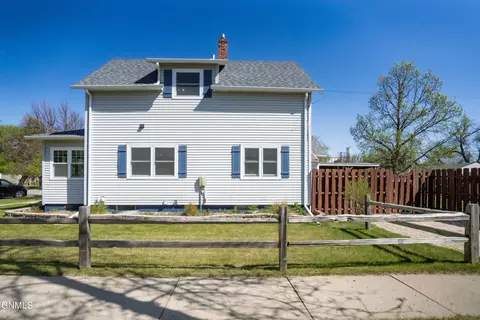 Exterior - 623 8th Ave SE, Jamestown, ND 58401 photo 2 of 4