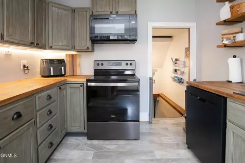 Kitchen - 623 8th Ave SE, Jamestown, ND 58401 photo 1 of 4