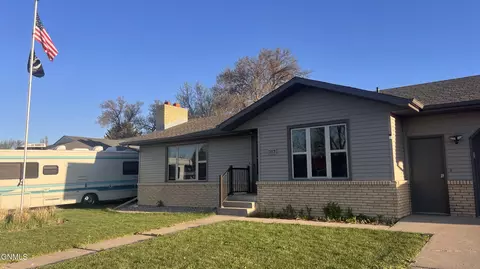 317 Denver Ave, Bismarck, ND 58504