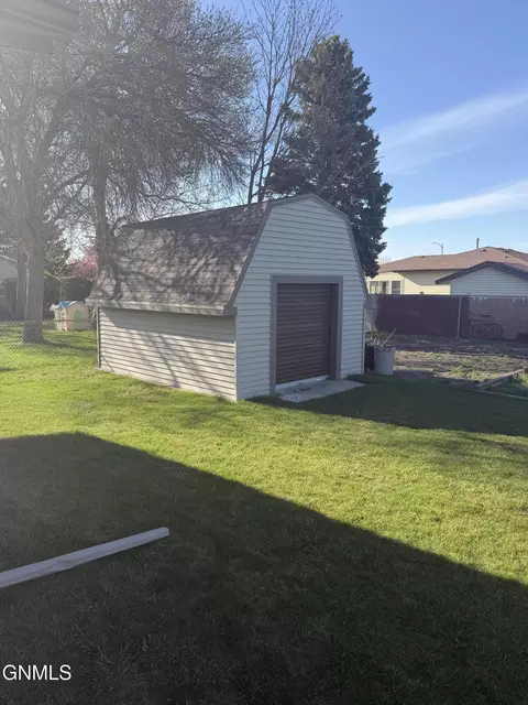 Exterior - 317 Denver Ave, Bismarck, ND 58504 photo 4 of 5