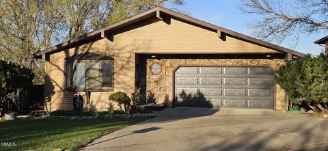 404 9th Ave NW, Mandan, ND 58554