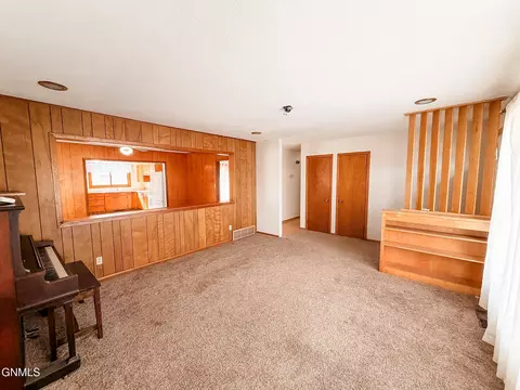 Living - 4105 4th Ave E, Williston, ND 58801 photo 5 of 5