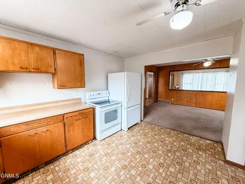Kitchen - 4105 4th Ave E, Williston, ND 58801 photo 2 of 2