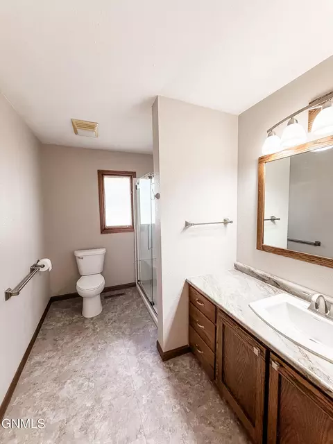 Bath - 4105 4th Ave E, Williston, ND 58801 photo 1 of 1