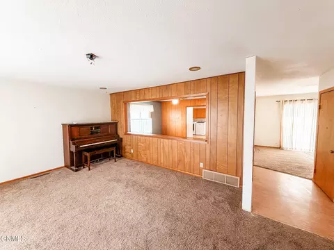 Living - 4105 4th Ave E, Williston, ND 58801 photo 4 of 5