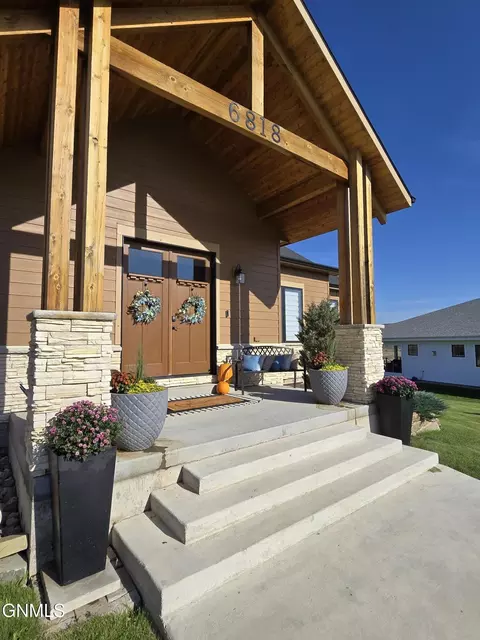 6818 Fairview Dr, Williston, ND 58801 photo 5