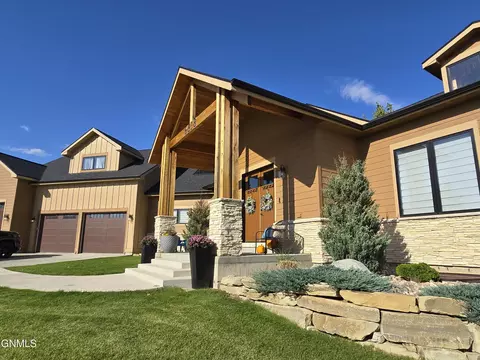 6818 Fairview Dr, Williston, ND 58801 photo 3