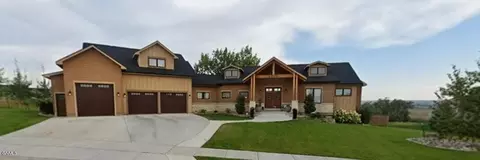 6818 Fairview Dr, Williston, ND 58801 photo 2
