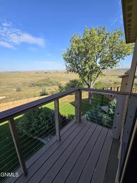 6818 Fairview Dr, Williston, ND 58801 photo 6