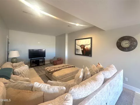 6818 Fairview Dr, Williston, ND 58801 photo 97