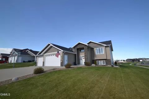 Exterior - 5016 Hudson St, Bismarck, ND 58503 photo 4 of 6