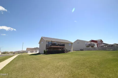 Exterior - 5016 Hudson St, Bismarck, ND 58503 photo 5 of 6