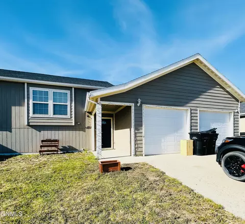 322 25th Ave NE, Watford City, ND 58854