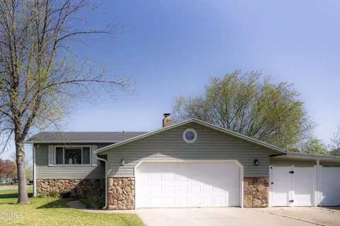 1807 4th St NE, Jamestown, ND 58401