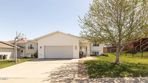 4500 37th Ave NW, Mandan, ND 58554