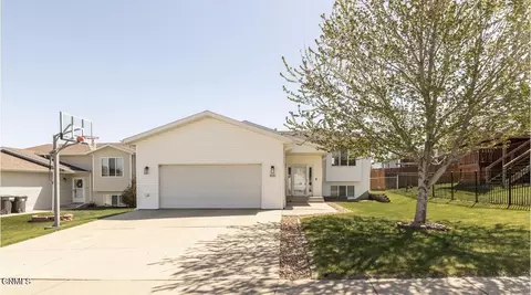 4500 37th Ave NW, Mandan, ND 58554