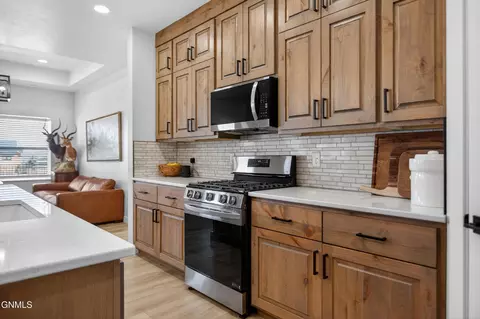 Kitchen - 6810 Darby Ln, Williston, ND 58801 photo 4 of 5